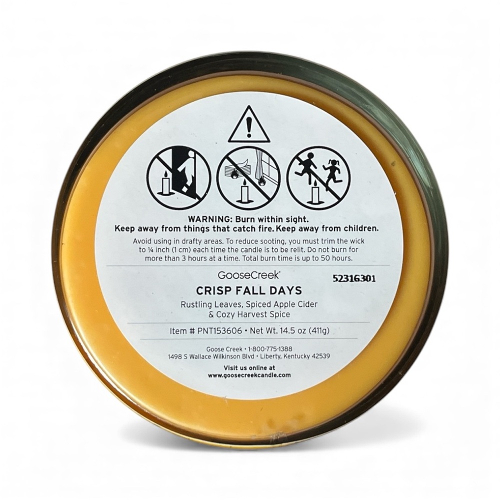 Goose Creek X Peanuts 75 Years Crisp Fall Days 14.5 oz 3-wick Soy Candle - Picture 3 of 4